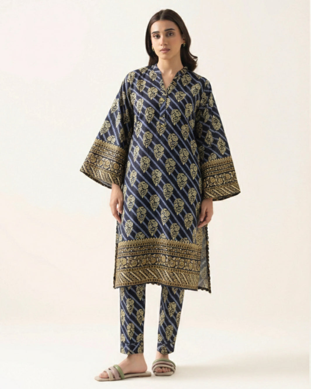 2PC Lawn Unstitched Code : 05