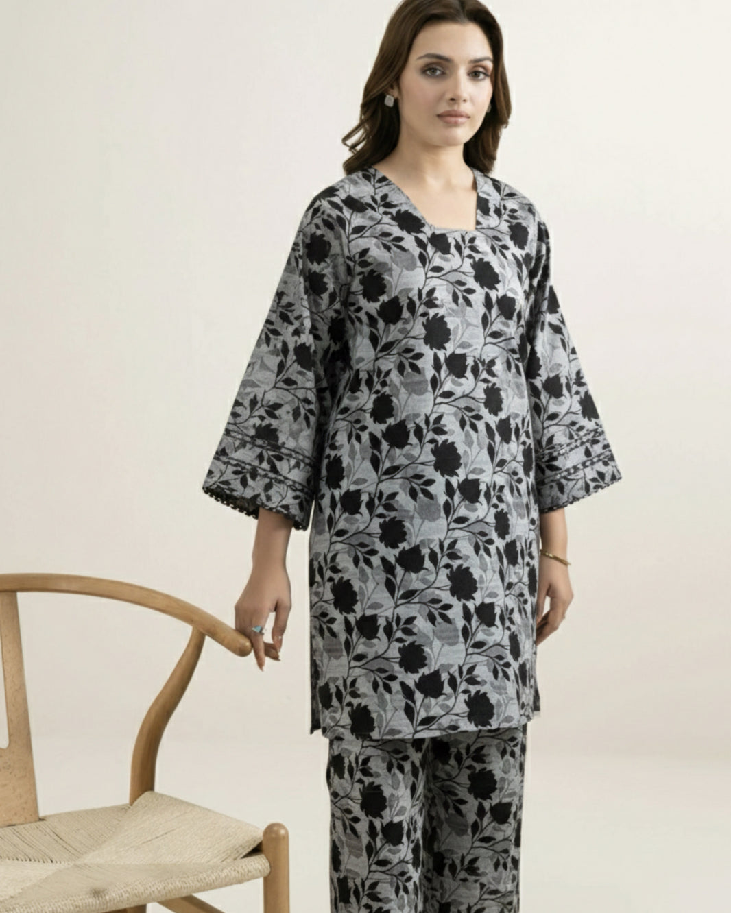 2PC Lawn Unstitched Code : 01