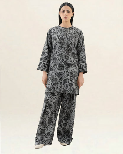 2PC Lawn Unstitched Code : 17