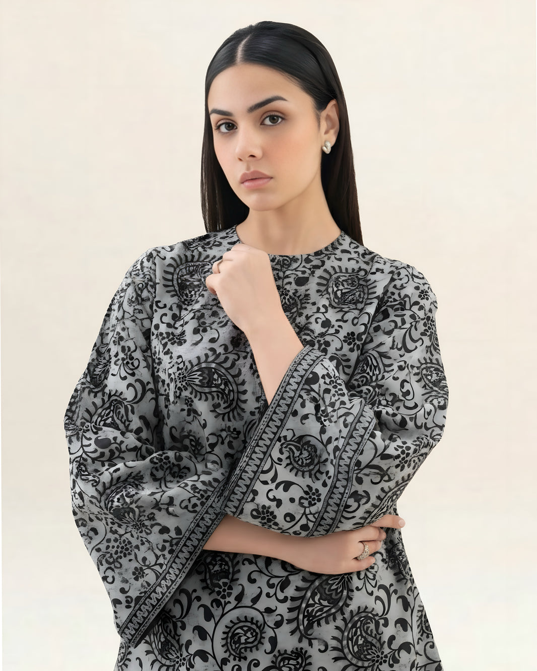 2PC Lawn Unstitched Code : 17