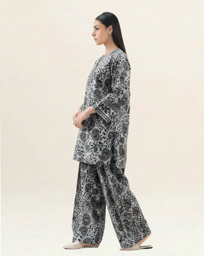 2PC Lawn Unstitched Code : 17