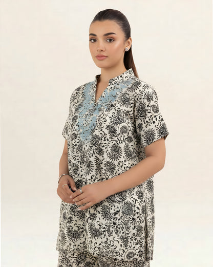 2PC Lawn Unstitched Code : 21