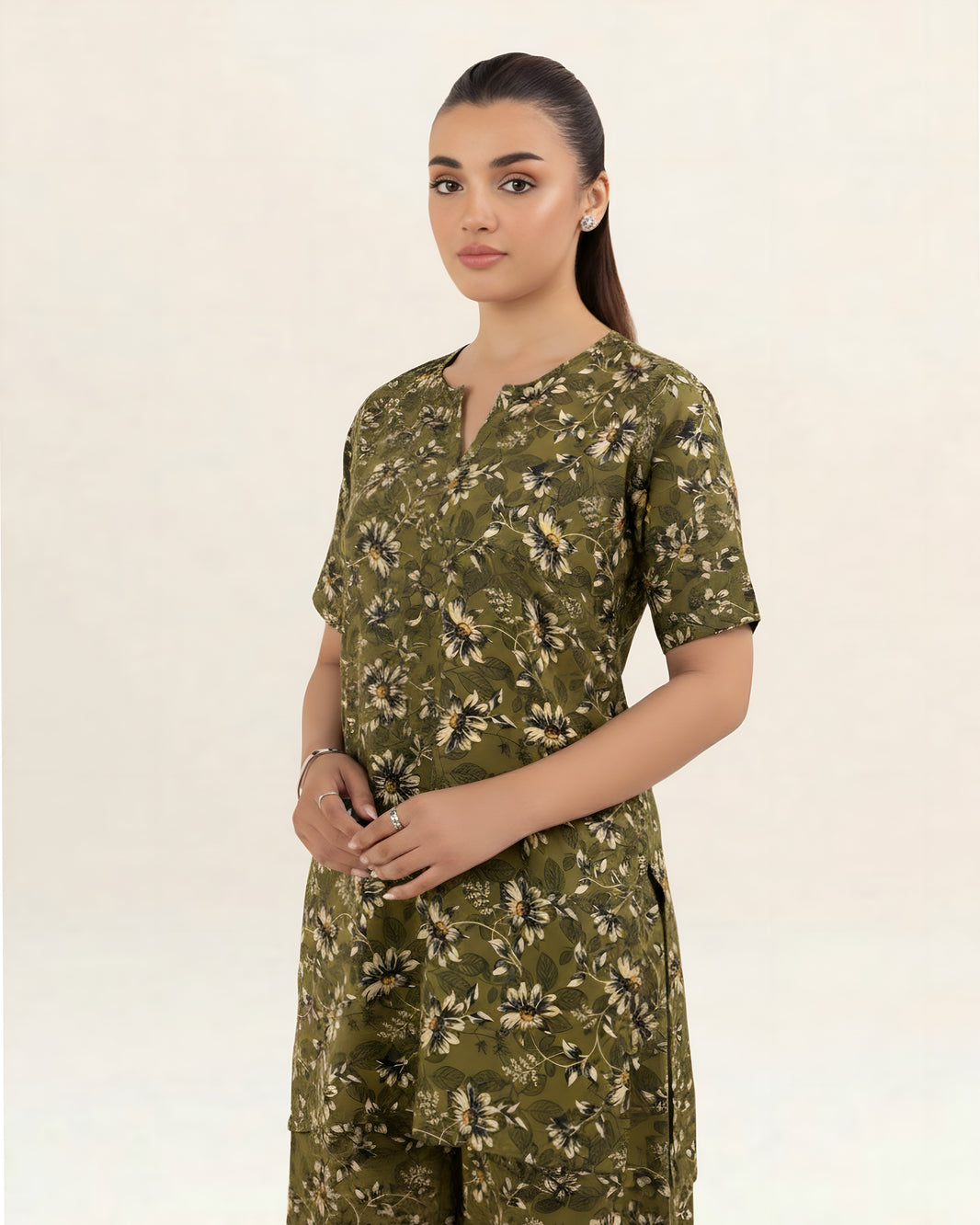 2PC Lawn Unstitched Code : 22