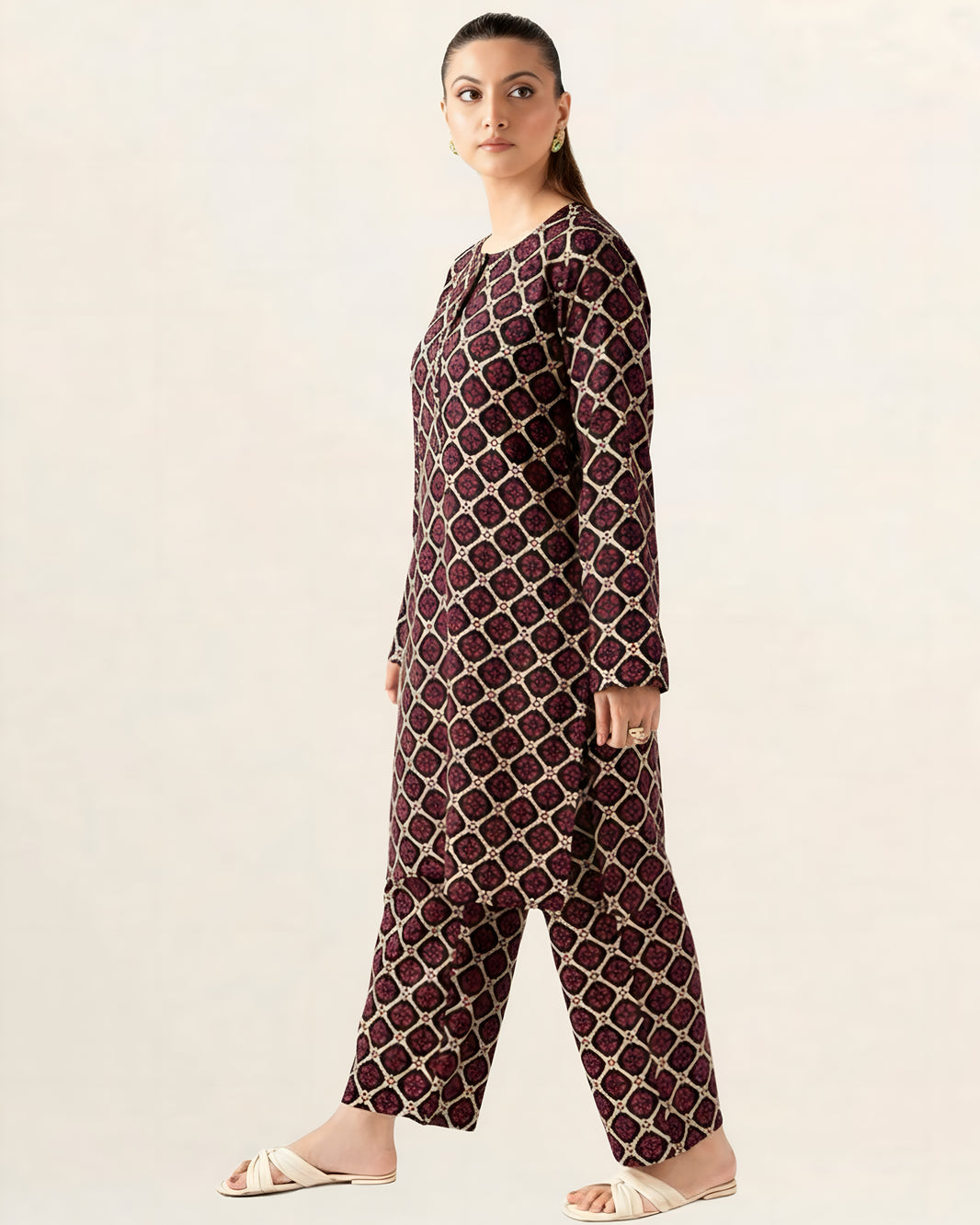 2PC Lawn Unstitched Code : 27